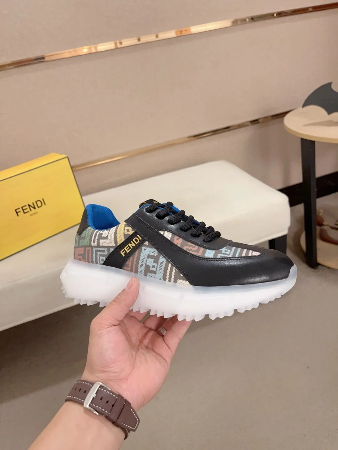 Men's shoes 💰 462💰 (fendi) New style 👊🏻 upper 🇮🇹 imported cowhide fabric 🇩🇪 lining imported sheepskin lining. The original outsole is molded to highlight the identity of every man, and the upper foot is elegant and stable🚶🏻🚶🏻The high-end custom counters reproduce the original version📯No matter the wind or rain, the shoe last remains unchanged and can withstand the verification of time🔍️,🔵 Size: 38-44